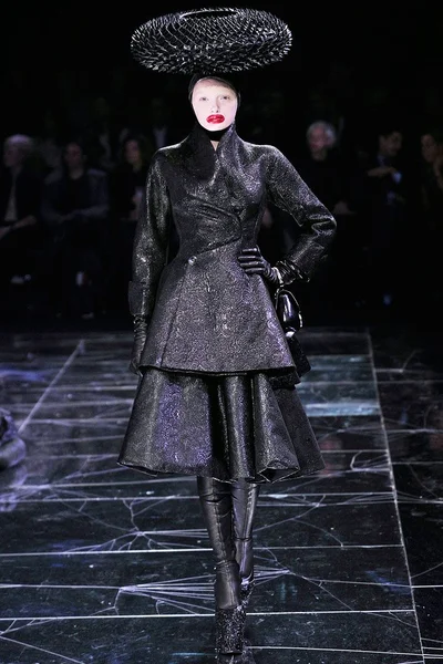 Look 27
